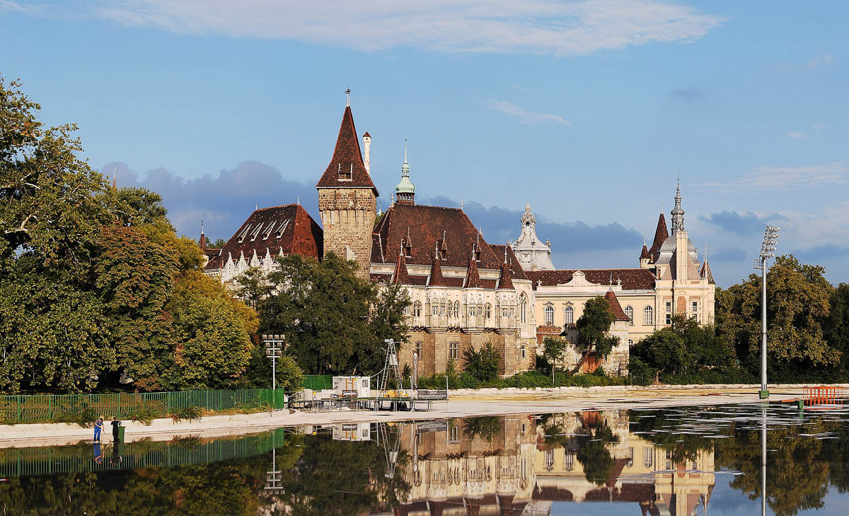 Burg Vajdahunyad im Stadtwäldchen